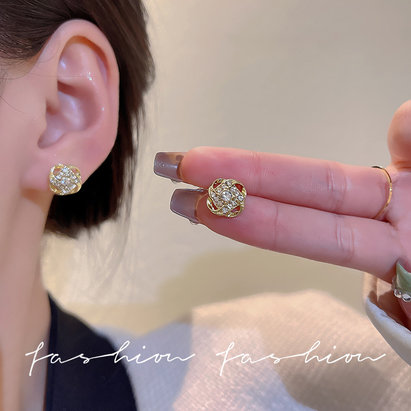 Zircon stud silver needle women's small earrings, a niche design with a sense of sophistication, a new 2023 stylish and light luxury ear accessory details Picture