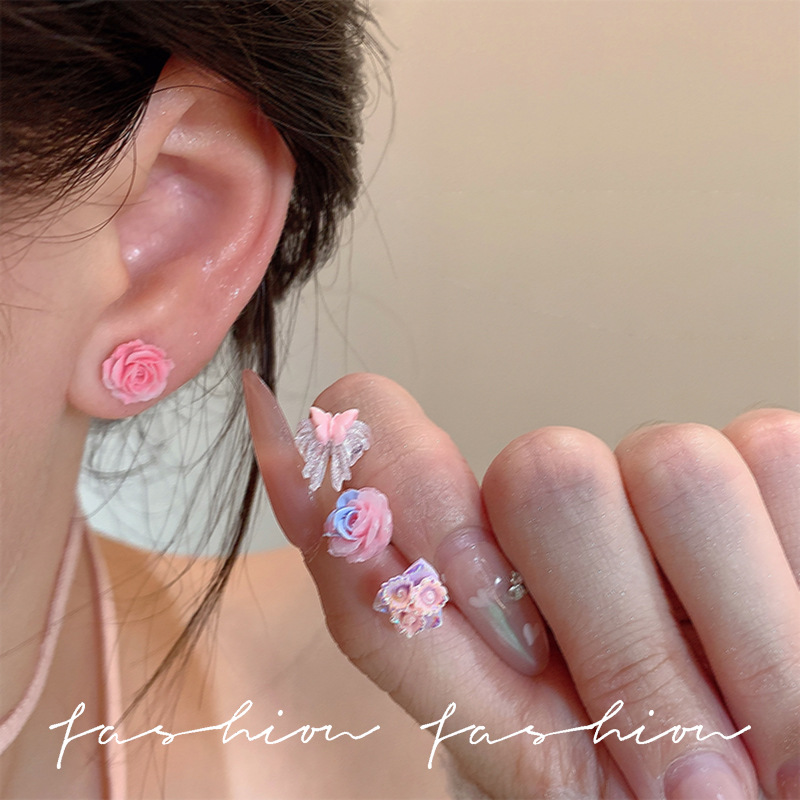 Pink flower light luxury earrings, cute, sweet, cool and fashionable earrings, niche new silver needle earrings, unique earrings Application Scenario