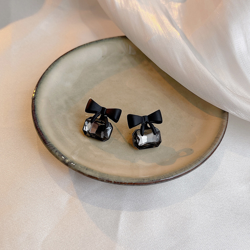 S925 Silver needle black bow crystal earrings, a versatile, niche and high-end look for women, small and simple ear studs, trendy earrings details Picture