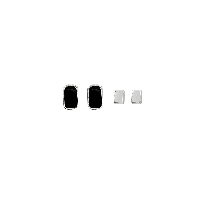 Mini and exquisite square black stud earrings, 2025 new bestseller ear-piercing earrings, small, elegant and high-end earrings Item Picture