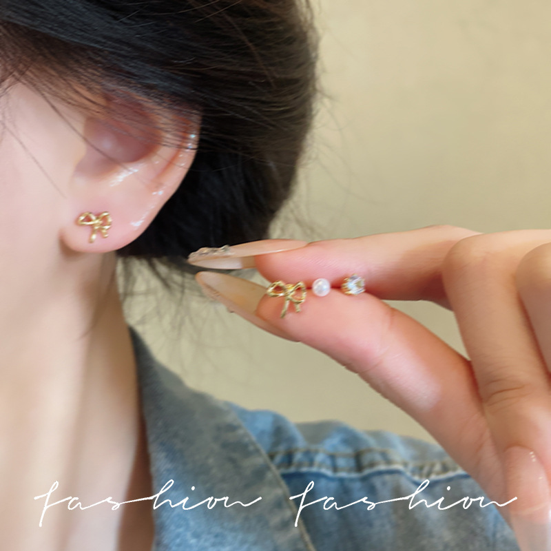 3 pairs of bow stud earrings set, super ethereal and simple small earrings, a girlish and high-end InS-style pearl versatile earrings Application Scenario