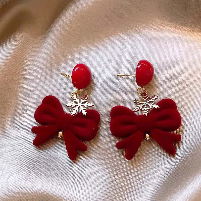 Retro velvet bow Christmas snowflake stud earrings for women, unique red autumn and winter earrings, silver needles Application Scenario