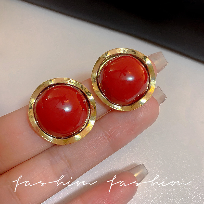 The new 2025 best-selling red bean earrings from Xiangsi are perfect for the Spring Festival in autumn and winter. They are high-end and niche red earrings details Picture