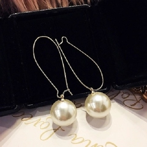 Korean style simple and versatile accessories, imitation pearl earrings, ear rings, pendants, popular earrings, long and elegant stud earrings for women full figure