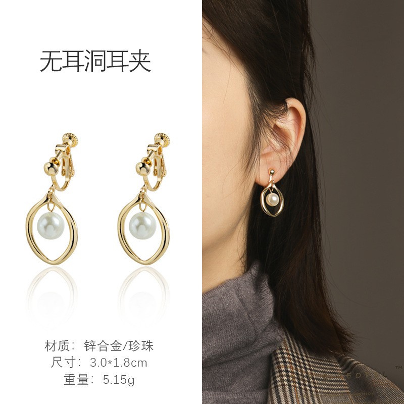 S925 silver needle retro style circle pearl no-ear piercing earrings, simple and versatile for commuting, metal screw ear clip feel full figure