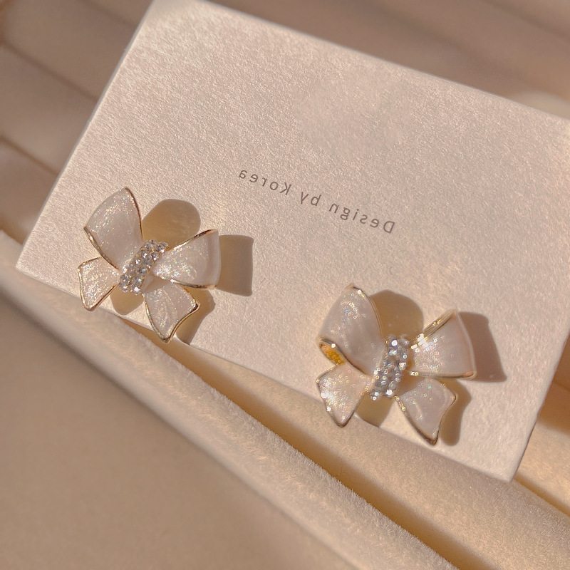 Gentle and elegant, oil-dripping bow stud earrings, fashionable and versatile for women, ins influencer earrings S925 silver needle earrings wholesale full figure