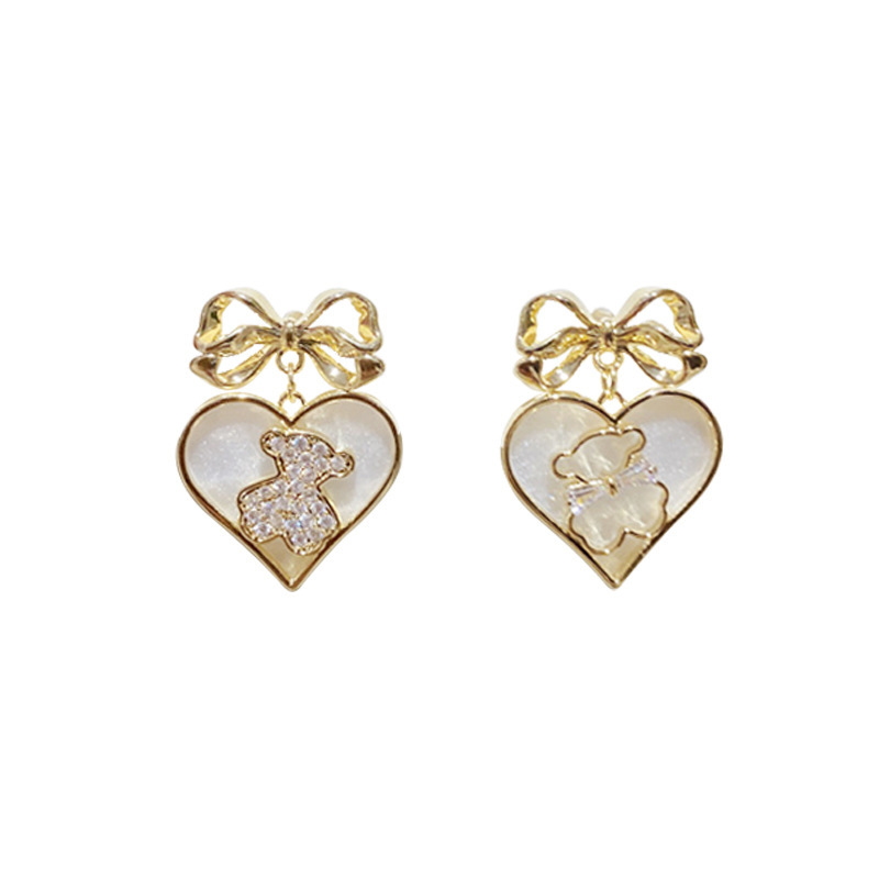S925 Silver heart-shaped metal ear studs, French retro style earrings, trendy and elegant female bow earrings with silver needles Item Picture