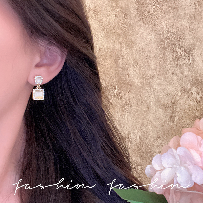 Japanese and Korean square pendant full diamond earrings for women, light luxury, niche, trendy and versatile earrings, cool style, individual and fashionable earrings Application Scenario