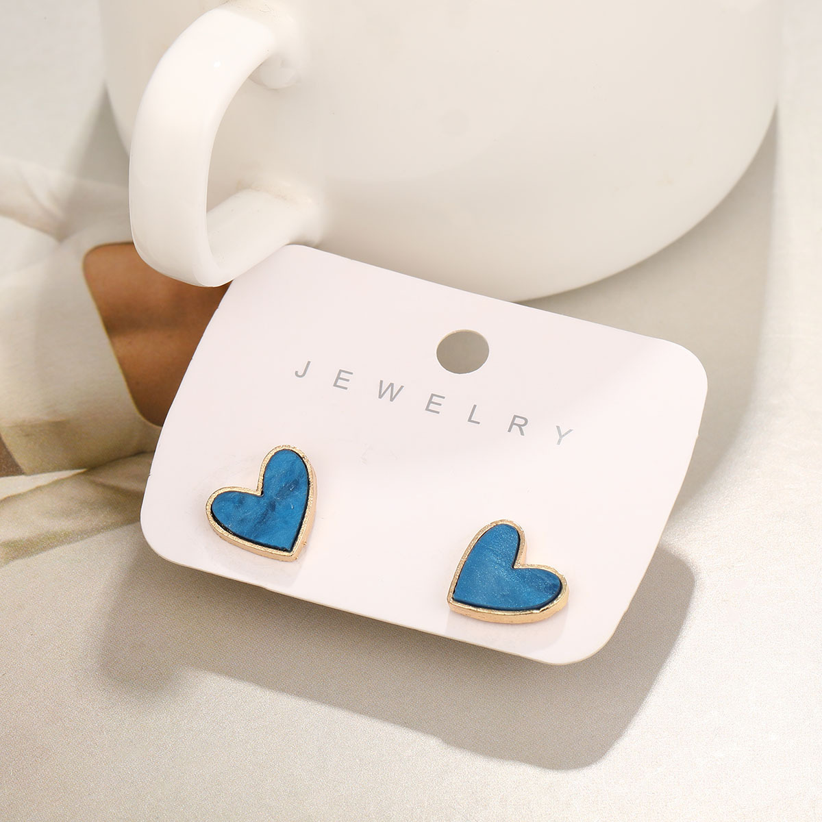 Cross-border creative, simple and elegant pink and blue heart-shaped stud earrings, small and exquisite, high-end and niche heart-shaped earrings Application Scenario