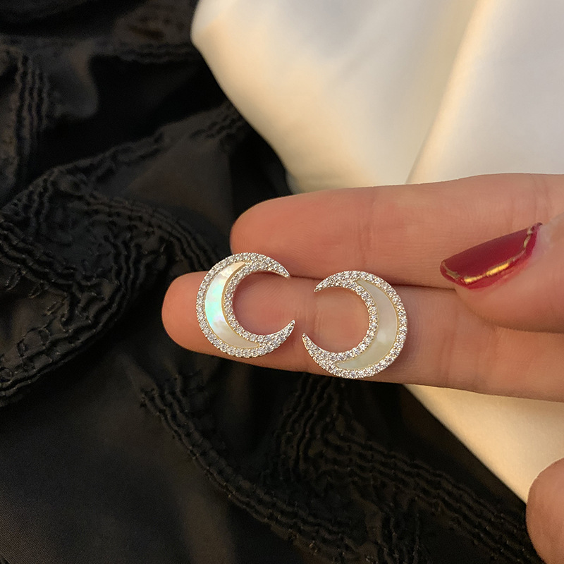 Korean super fairy moon earrings, women's inS-style simple and slightly inlaid zircon elegant earrings, high-end and light luxury earrings full figure