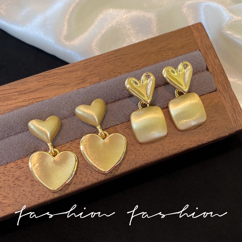 Brushed square earrings for women 2025 New bestsellers, high-end heart-shaped earrings, light luxury and niche stud earrings wholesale Specification drawing