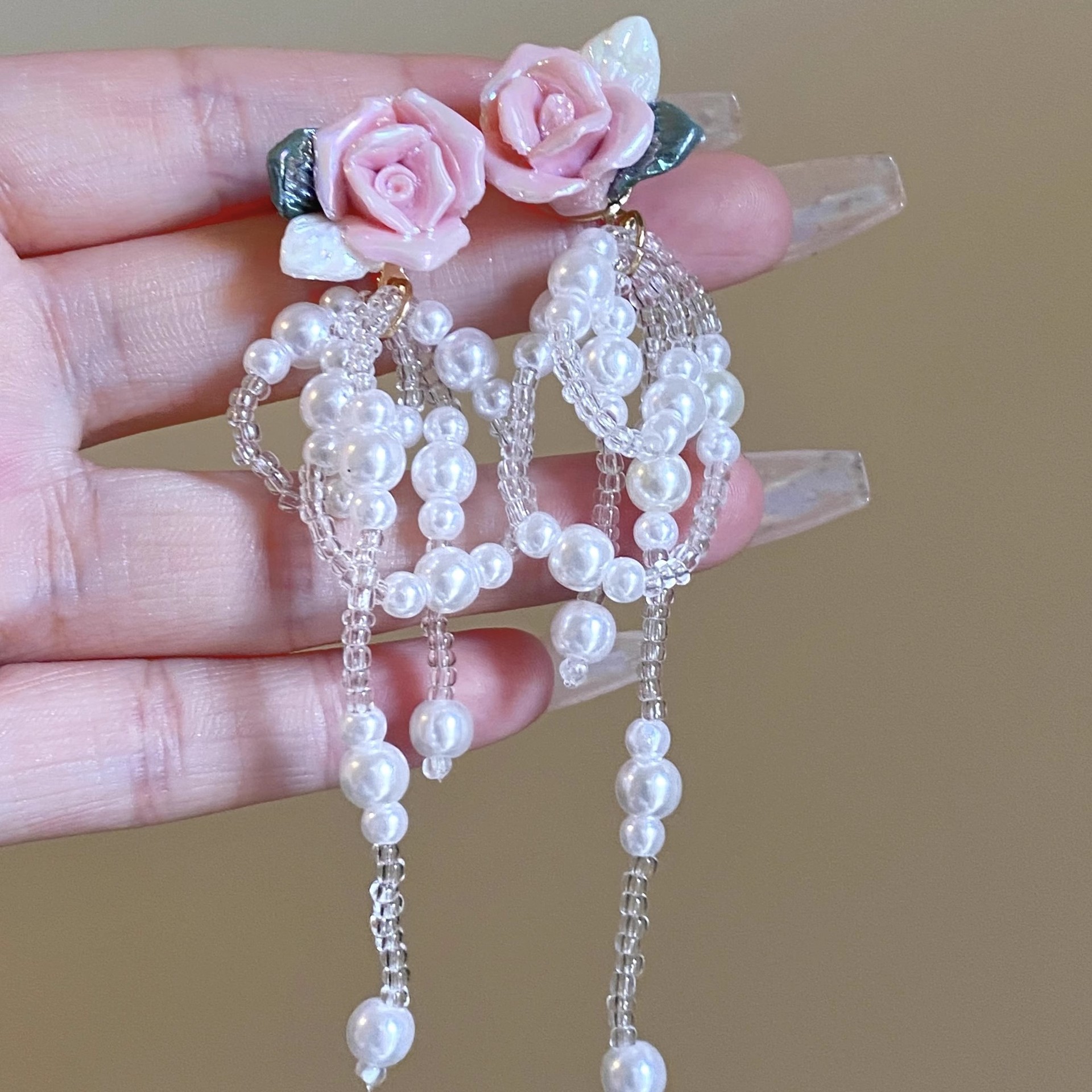 Super ethereal pink rose flower pearl tassel earrings for women, light luxury, sweet and elegant, exquisite and high-end earrings Application Scenario