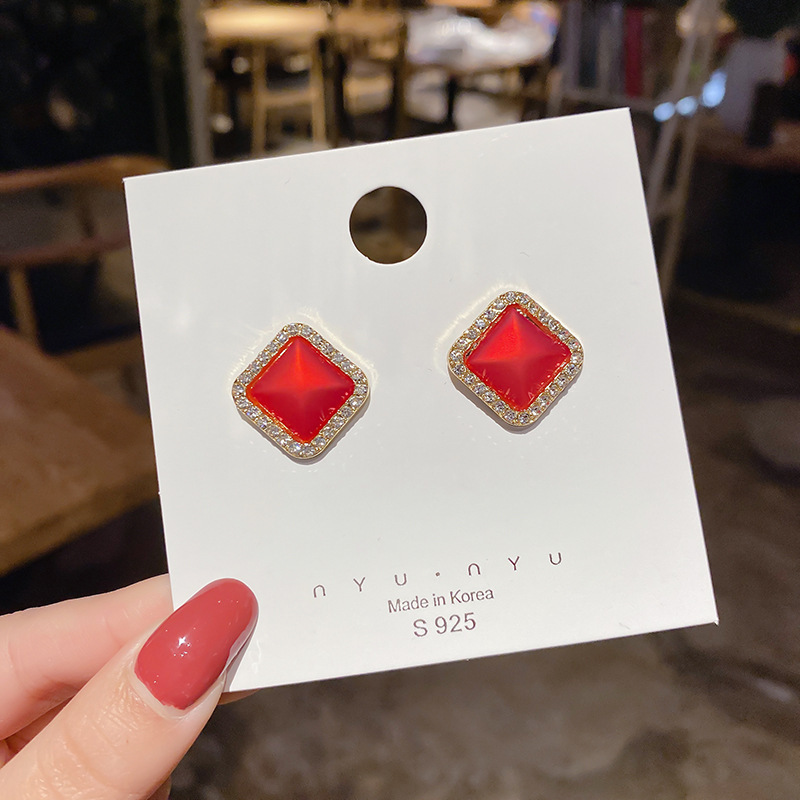 S925 Silver Needle Japanese and Korean asymmetrical design earrings, geometric irregular sweet pearl earrings, versatile earrings for women Specification drawing