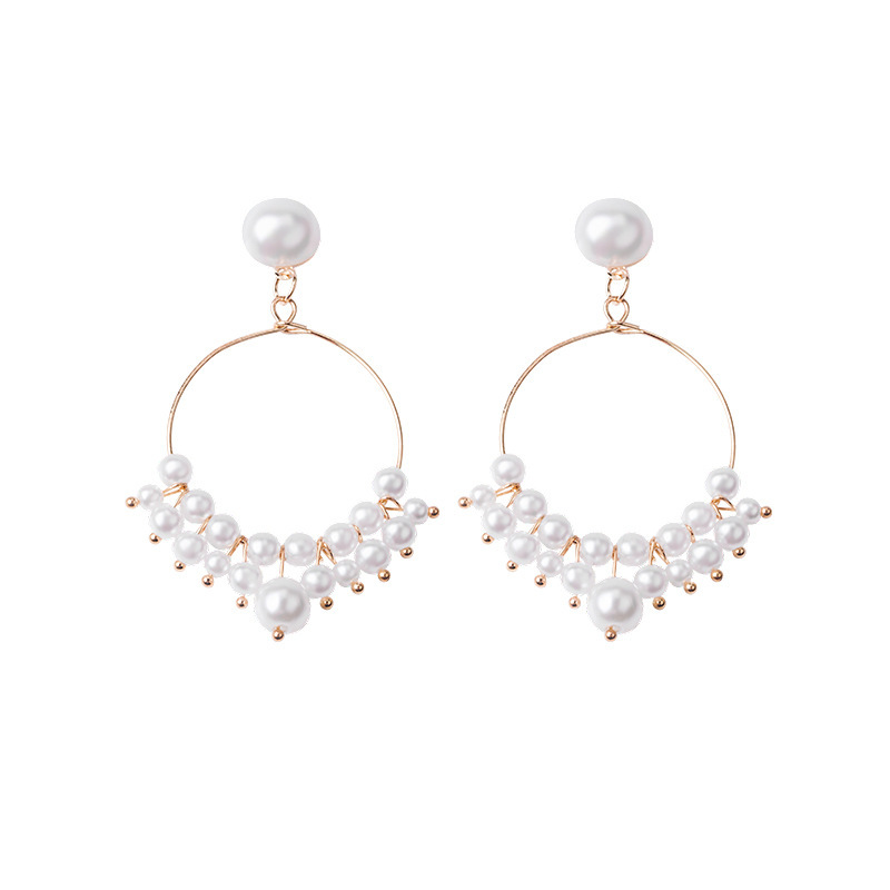 The new ins hollowed-out circle long pearl ear rings from Dongdaemun are elegant, simple and slimming, with tassel earrings that are suitable for girls Item Picture