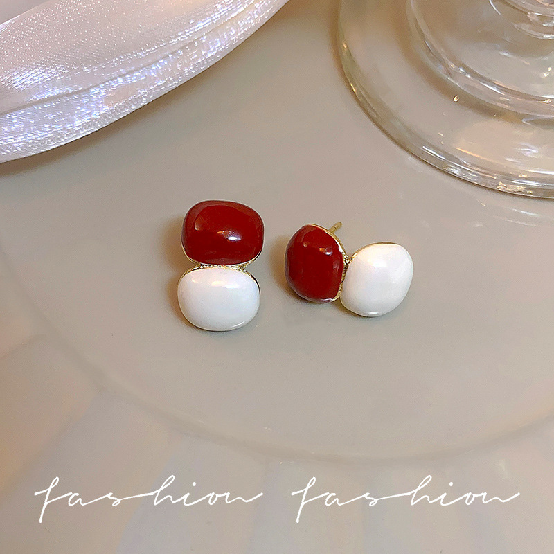 Ankola red versatile and fashionable earrings, popular steamed bun earrings, exaggerated and high-end, unique and elegant, stud earrings for women Application Scenario