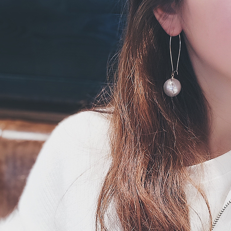 A simple and versatile pearl earring, gentle and elegant, intellectual mid-length earrings, Korean personalized earrings, stud earrings, for women Application Scenario