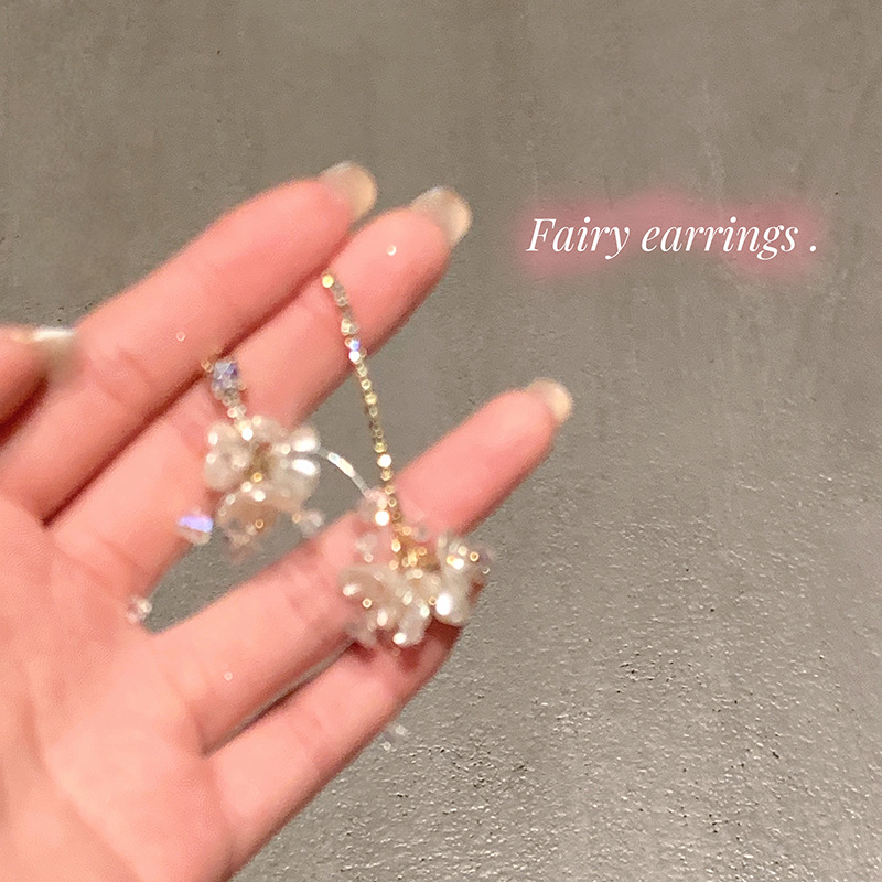 Korean-style asymmetrical diamond-encrusted flower earrings for women, with a light luxury and niche design sense, high-end and elegant earrings, super fairy-like earrings Application Scenario