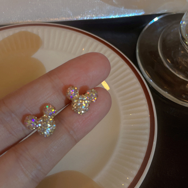 Autumn S925 silver needle exquisite and versatile Mickey Mouse earrings, niche design, super shiny and cute Mickey Mouse earrings and stud earrings for girls Specification drawing