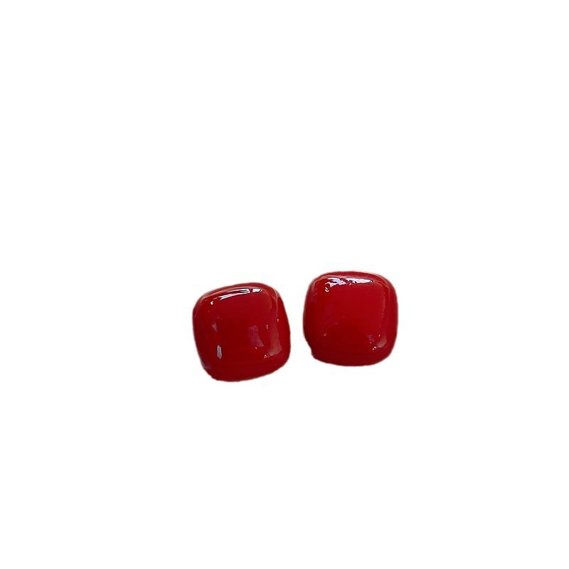 Retro wine red square stud earrings for women, a light luxury, niche and high-end style, simple, fashionable and versatile autumn and winter earrings Item Picture
