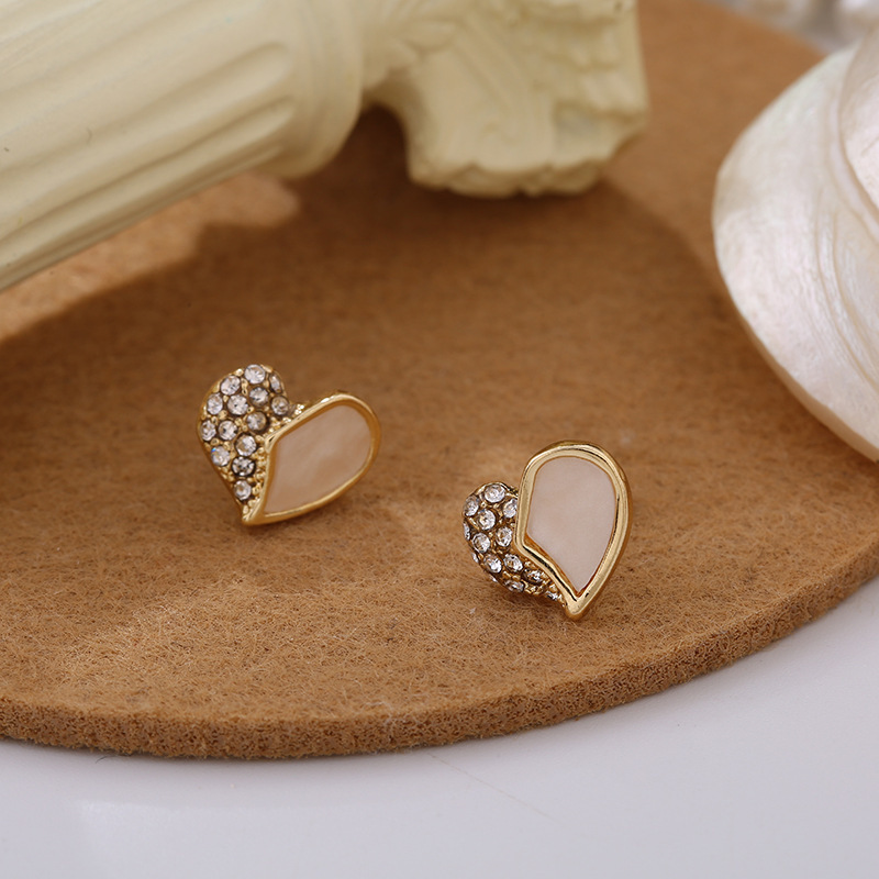 Korean style diamond-encrusted heart-shaped stud earrings S925 silver needle simple and girlish design small earrings Specification drawing