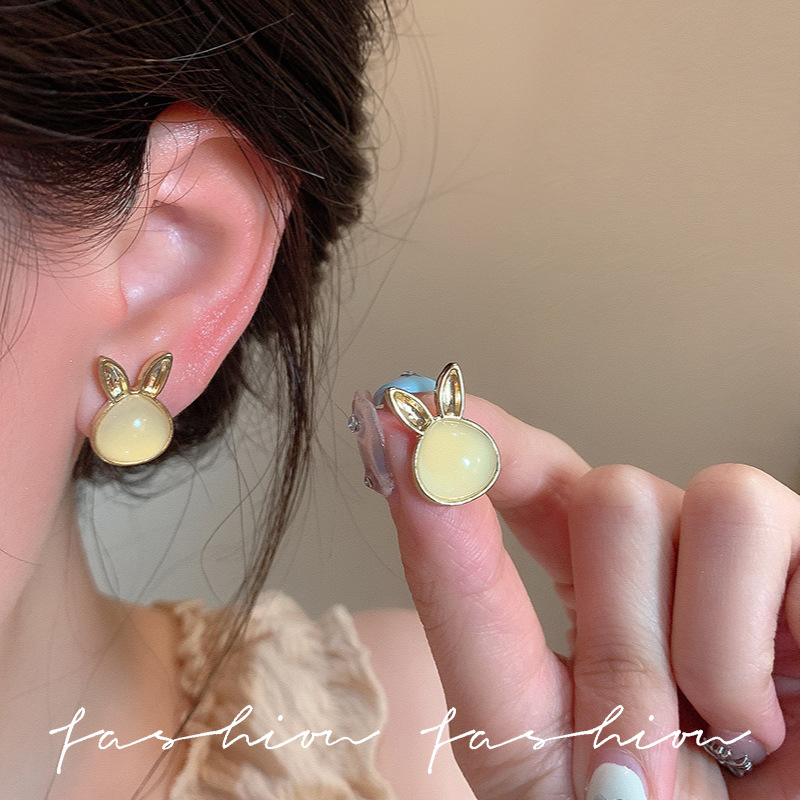 Personalized cat's eye stone rabbit ear studs, feminine charm, internet-famous light luxury fashion earrings, 2023 new trendy and niche earrings Specification drawing
