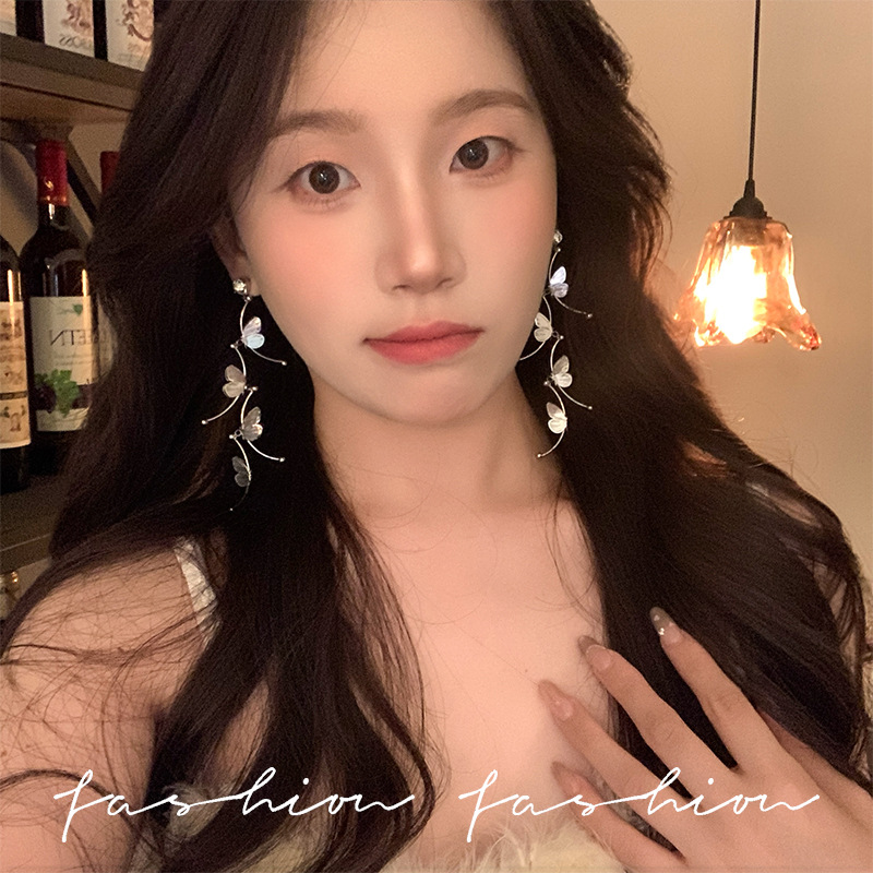 Long, dynamic butterfly wing tassel stud earrings with a cool and refreshing feel, high-end and ethereal style, light luxury and exquisite earrings details Picture
