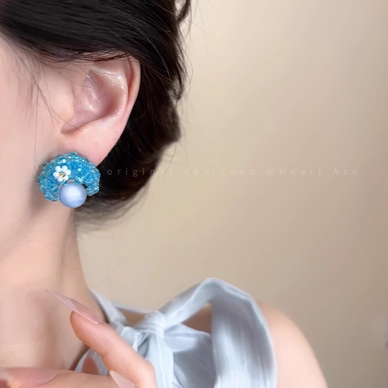 Blue Moon Planet Silver Needle Stud earrings for women, unique design sense, sweet and elegant, niche, exquisite and versatile earrings Specification drawing