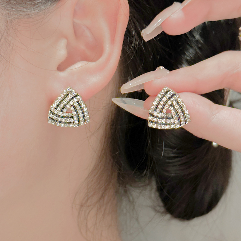 Korean retro and high-end triangular commuting, fashionable and elegant stud earrings and earrings wholesale for women details Picture