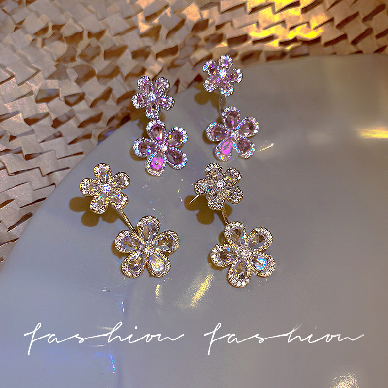 Silver needle flower earrings, with a light luxury and niche design sense, exude a high-end and elegant style. Simple stud earrings, a unique, fashionable and exquisite accessory for women Specification drawing