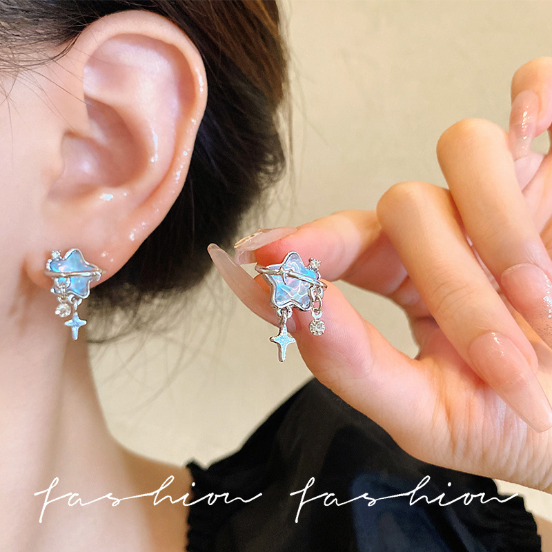 Gradient blue planet star stud earrings, a unique and niche design for women, exude a sense of elegance and sophistication. A best-selling ear accessory Application Scenario