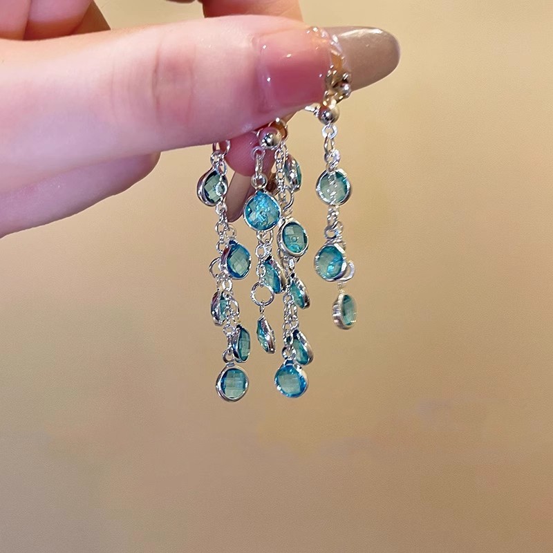 Summer's dazzling grape string tassel hanging stud earrings for women 2025 new style bestsellers, high-end earrings and elegant earrings Application Scenario
