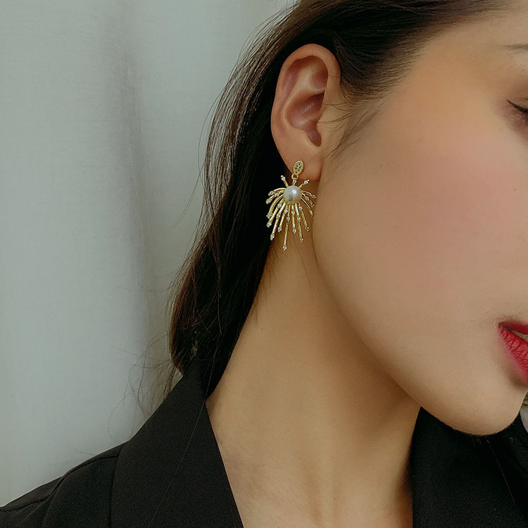 S925 Silver Needle, a new Korean water drop firework, with a unique, fashionable and elegant style. Pearl stud earrings, retro, exaggerated and cold style details Picture