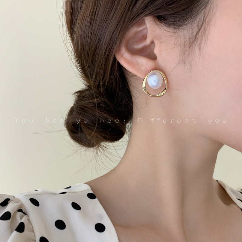 Retro pearl ring earrings for women, French niche high-end design, stud earrings, light luxury style, unique earrings wholesale full figure