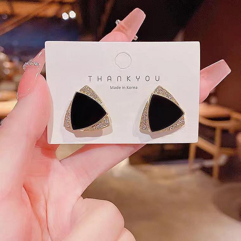 S925 Silver Needle Light Luxury geometric rhinestone triangular earrings, women's design sense, the same style of ear stud earrings and accessories as Internet celebrities full figure
