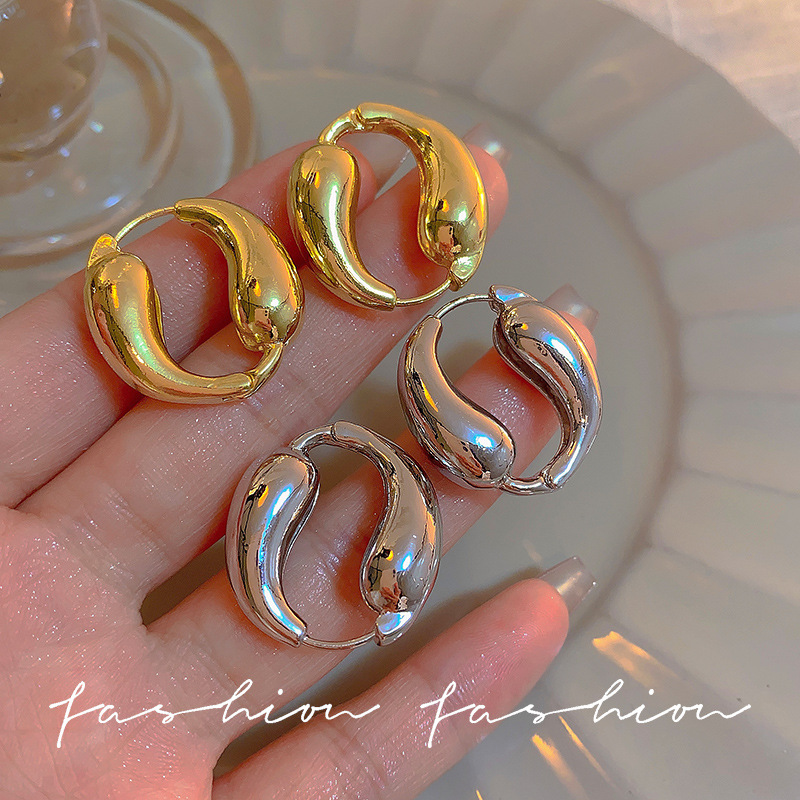 Romantic surround, French cold style metal 2025 light luxury bestseller ear rings, high-end feel, individual and niche ear buckles wholesale full figure