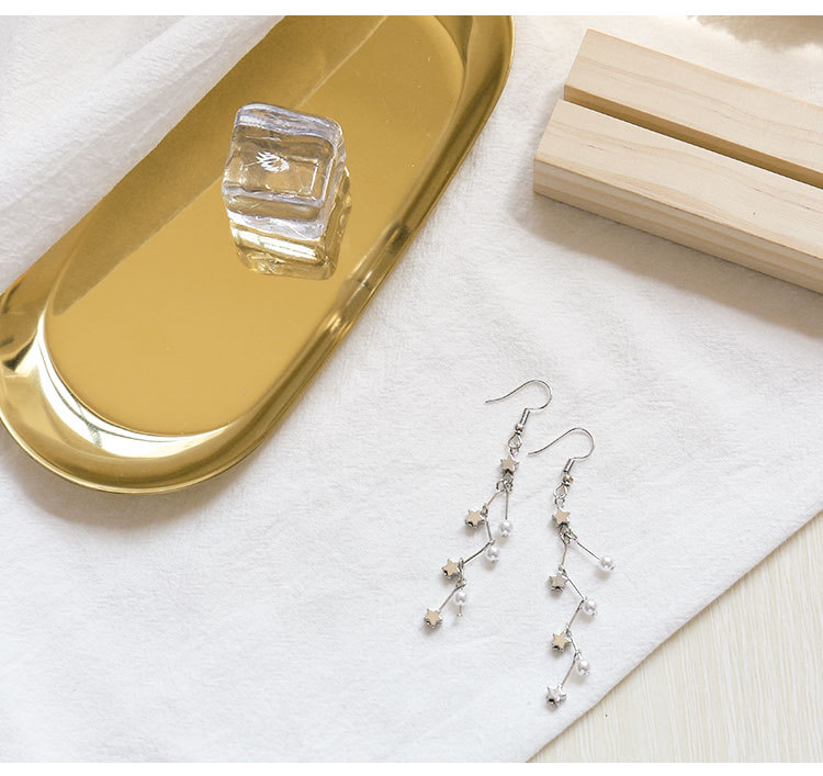Original design for slimming the face, zigzag pearl star-shaped long stud earrings, elegant and personalized, versatile earrings and earrings Application Scenario