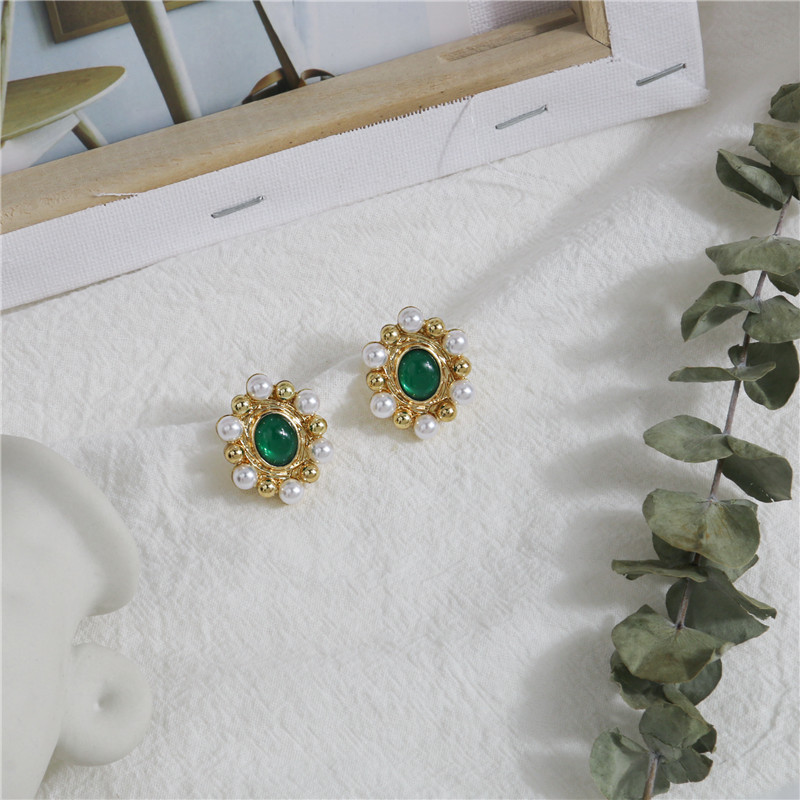 French retro court green cat's eye stone earrings 925 silver needle wholesale, elegant Hong Kong-style circle pearl stud earrings Specification drawing