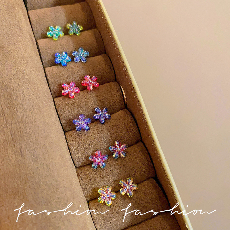 Colorful little flower delicate ear stud earrings suitable for women in summer, summer dopamine double ear piercing earrings full figure