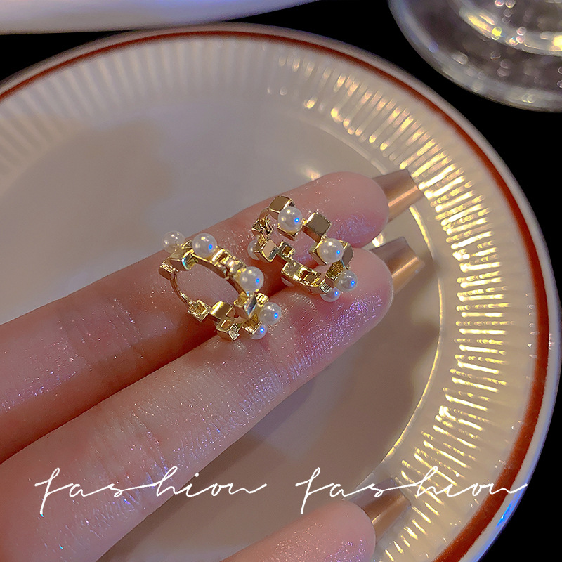 Retro Hong Kong-style pearl earrings, high-end, fashionable and commuter style, ear buckles, niche and simple earrings wholesale 925 full figure