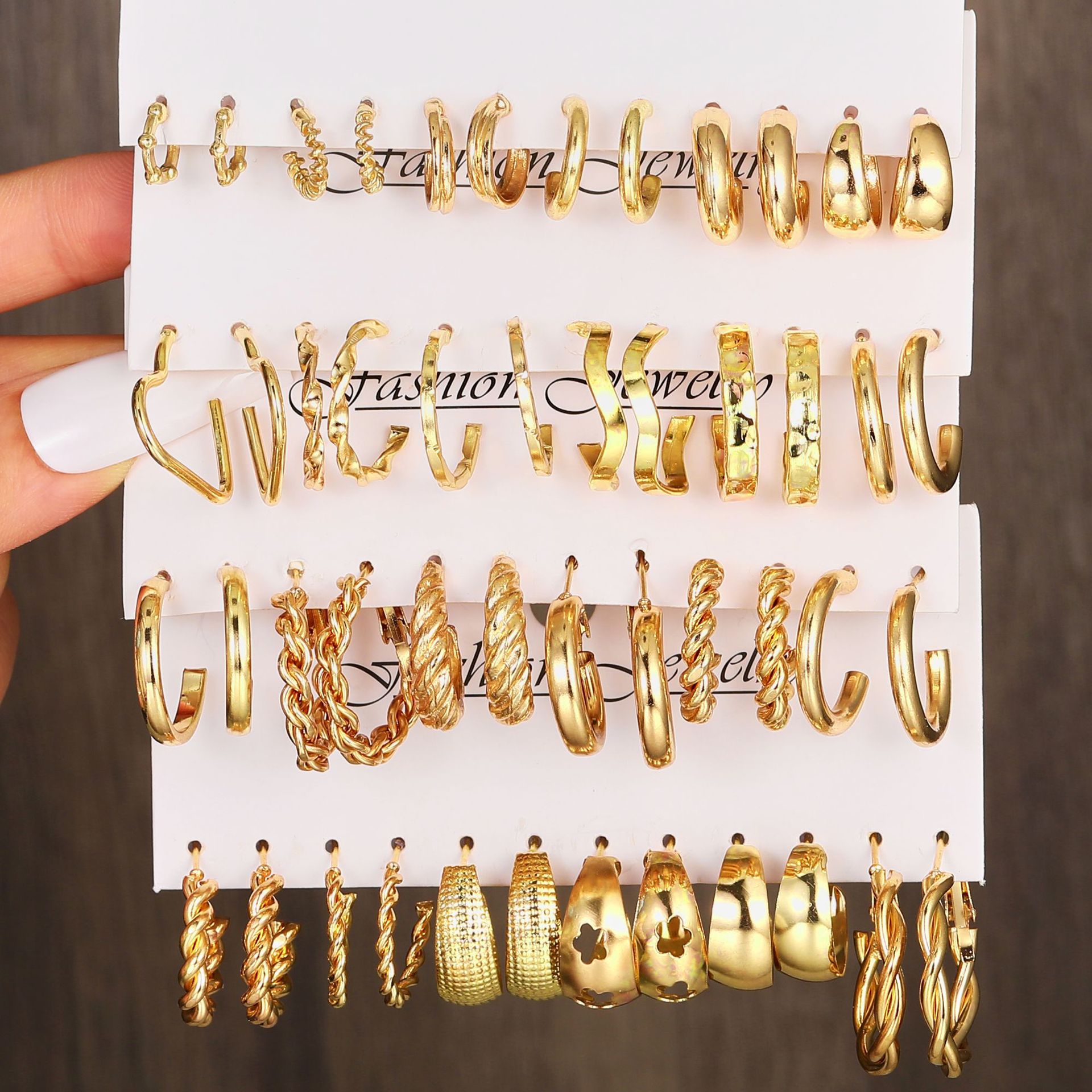 A new 24-piece set of cross-border metal C-shaped alloy heart-shaped earrings from Europe and America, featuring creative geometric twisted ear loops full figure