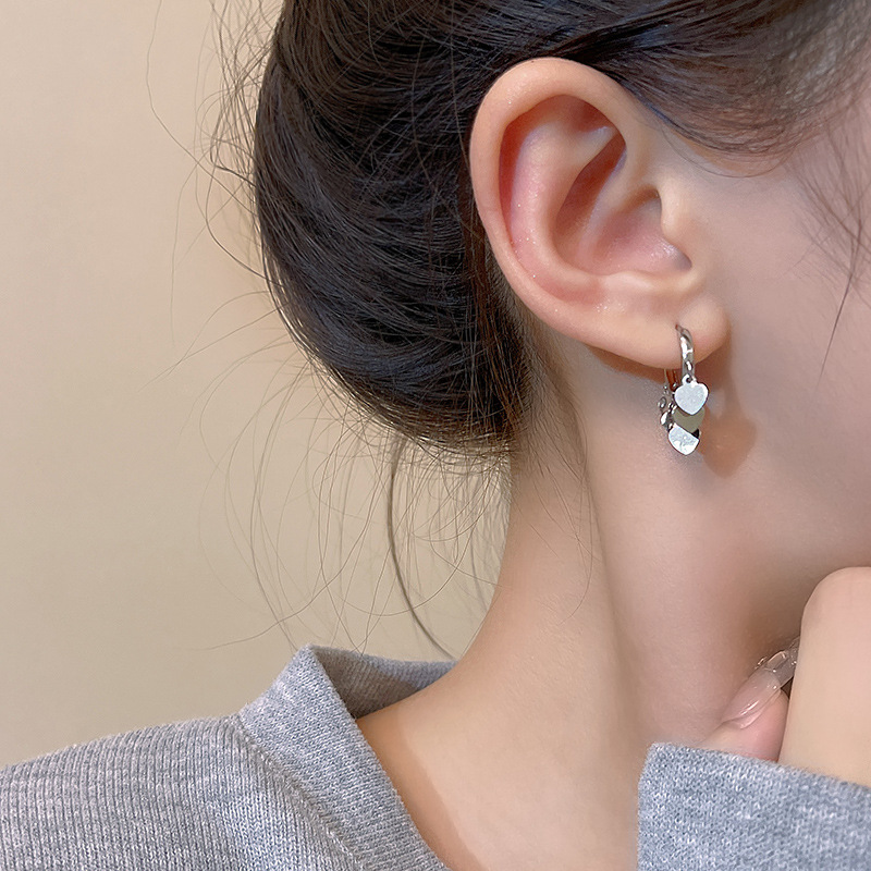 Light luxury retro tassel heart-shaped earrings for women, a niche Instagram high-end French heart-shaped earrings, and elegant earrings for socialite Specification drawing