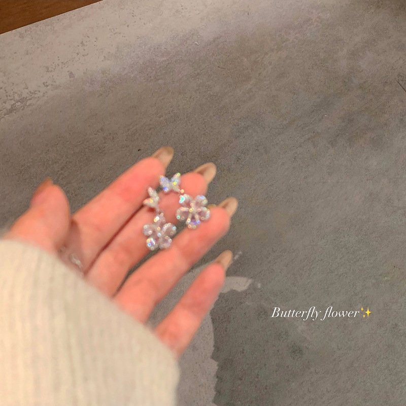 Autumn and winter flower butterfly earrings exude a touch of light luxury and sophistication. With a niche design and an ins style, they are versatile and trendy for women full figure