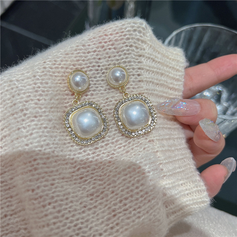 925 Silver needle square pearl stud earrings for women, Korean style, trendy and high-end earrings, versatile on Instagram Application Scenario