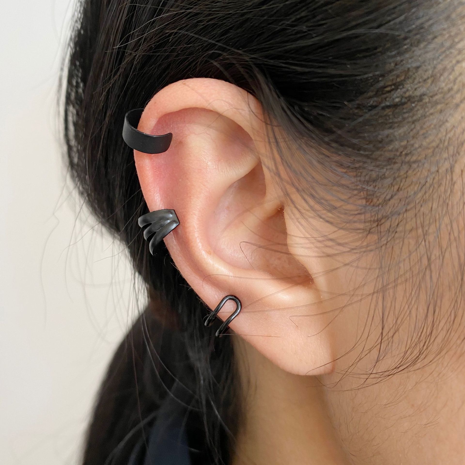 New European and American creative, personalized black ear bone clip set without ear holes, three-piece set, simple multi-layer C-shaped ear clips full figure