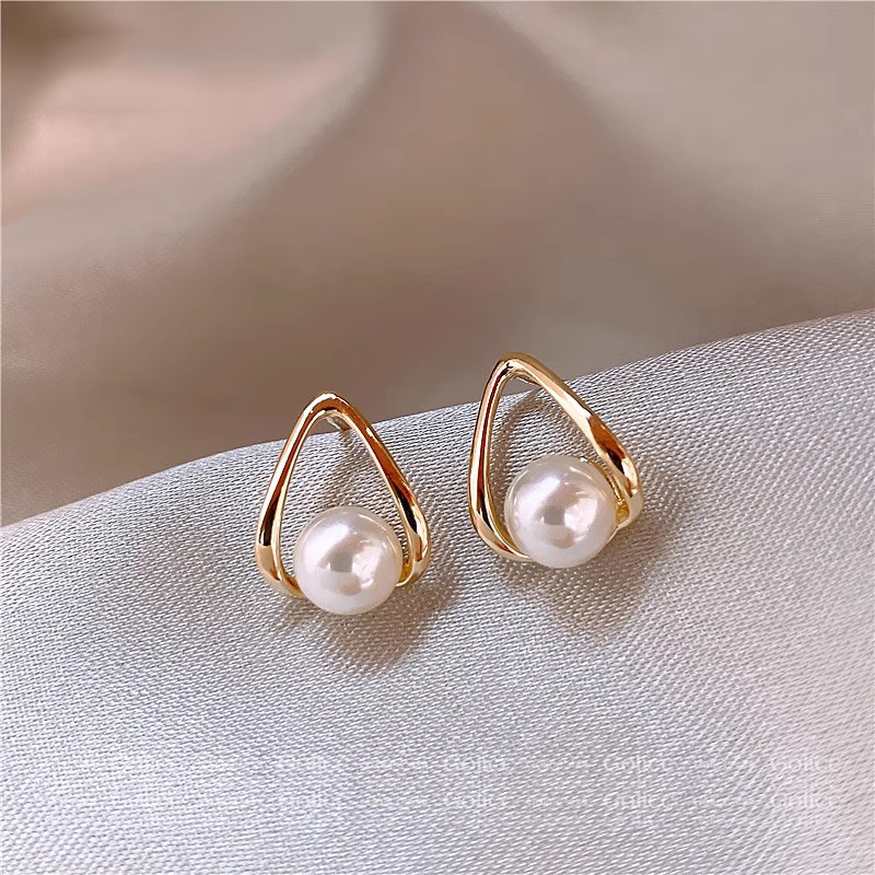 Pearl stud earrings, women's silver needle, niche design sense, light luxury earrings, 2023 new trendy and high-end earrings full figure