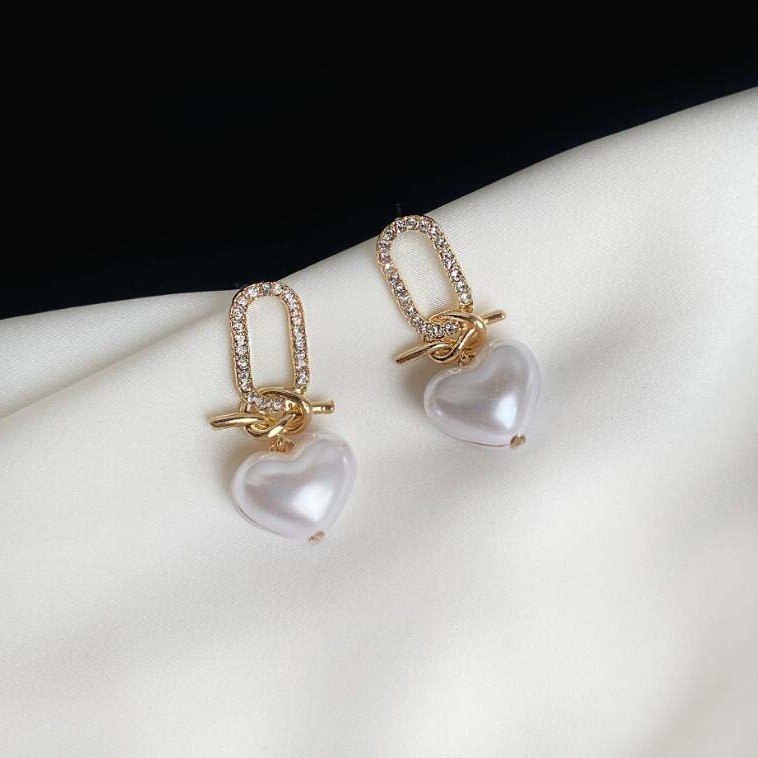 New trendy, simple and three-dimensional knotted heart-shaped pearl earrings for women, s925 silver needle, fashionable and popular earrings details Picture