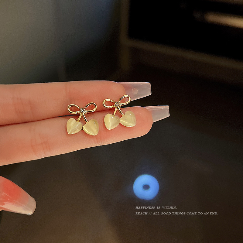Korean simple bow, heart-shaped cat's eye stone stud earrings, feminine and niche design sense earrings, wholesale of internet-famous earrings Specification drawing