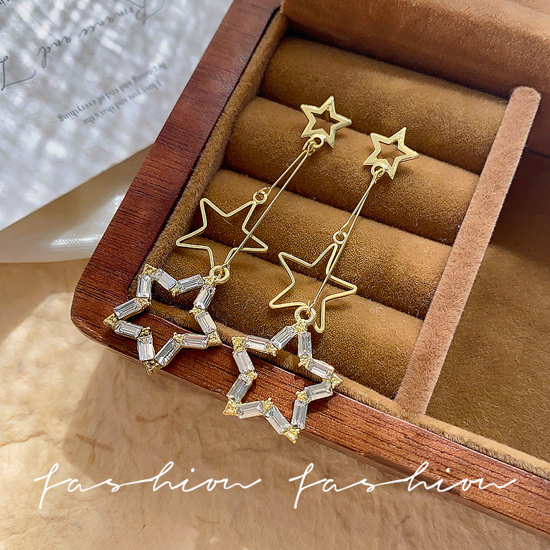 Super sparkling five-pointed star long earrings, stylish and trendy, with a high-end feel. Ear studs, unique and personalized earrings from Japan and South Korea Application Scenario