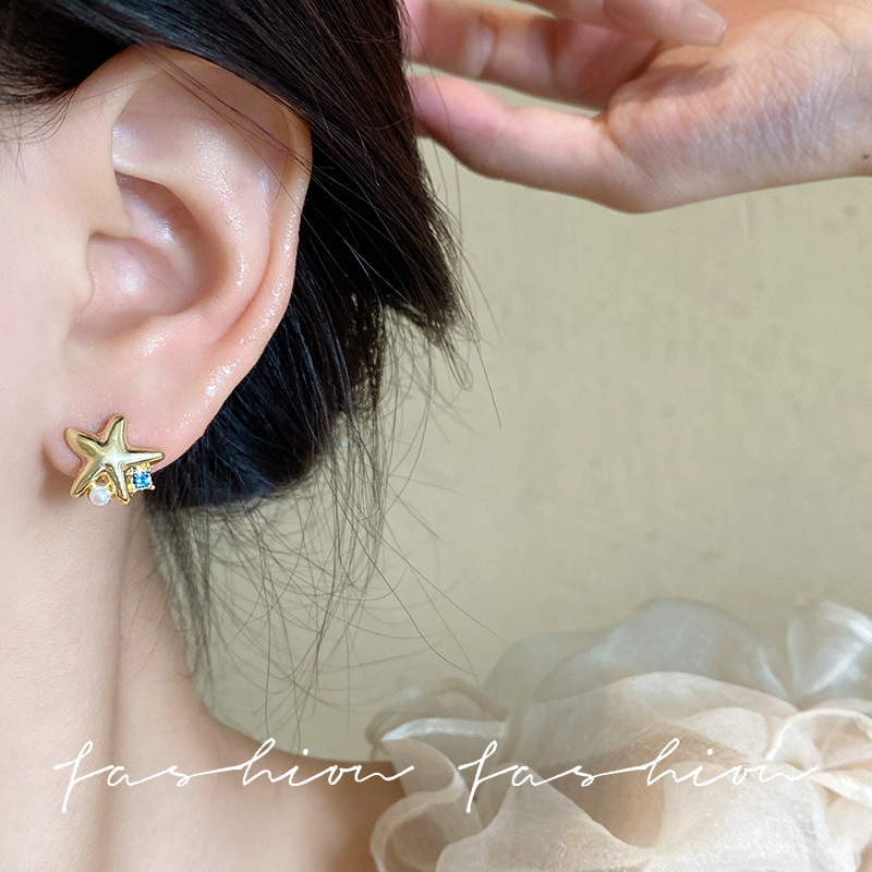 925 Silver Needle Super Fairy Star Stud Earrings, small and simple, ear piercing earrings, niche design earrings, no need to take them off for women to sleep details Picture
