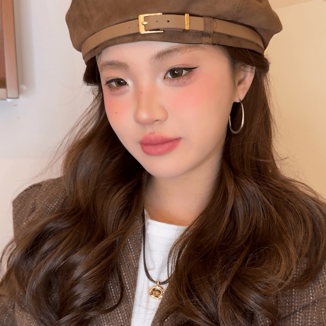 Korean-style simple and versatile oval teardrop earrings, fashionable and elegant for women, high-end ear studs, and unique and cold style earrings Specification drawing